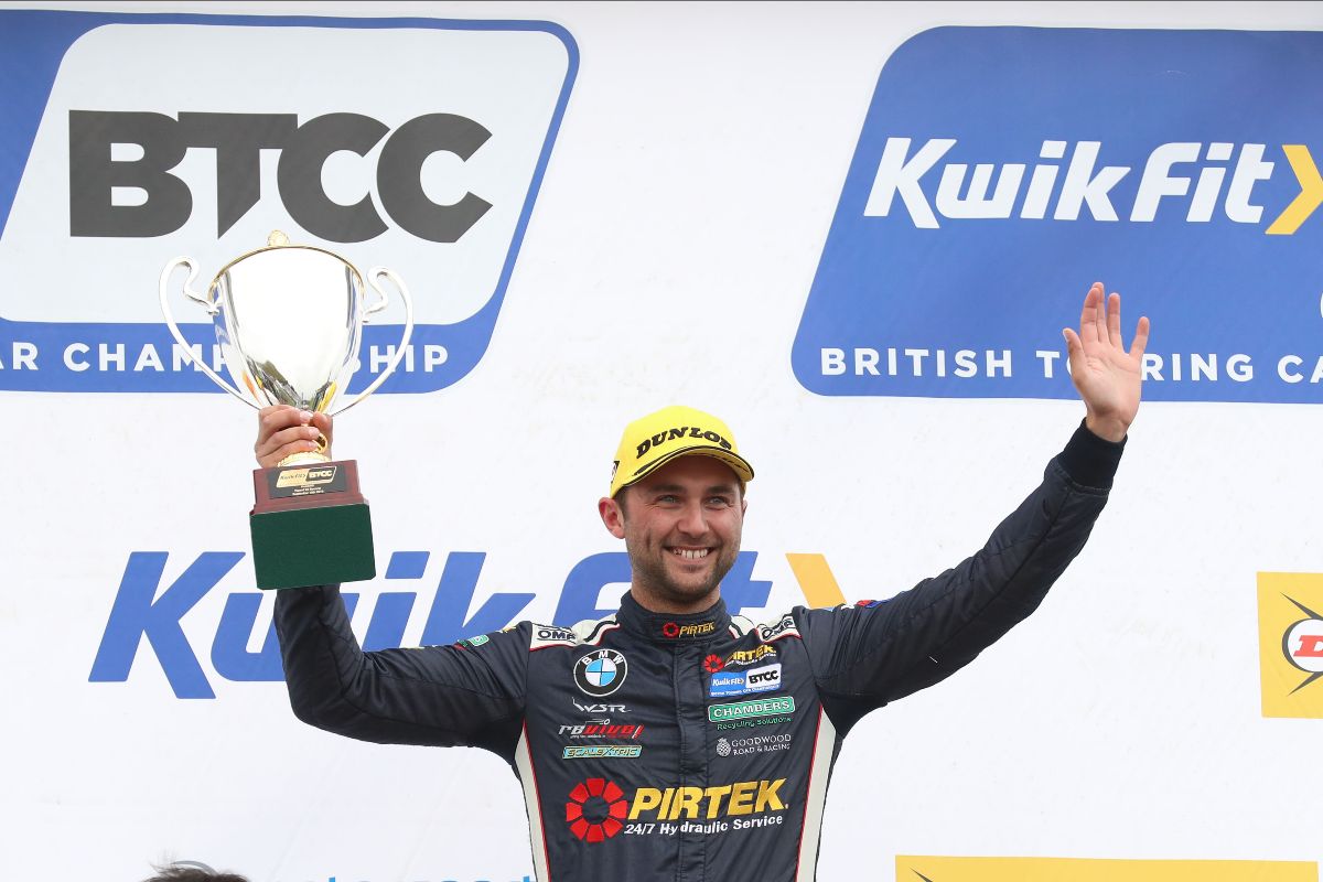 Pirtek Racing and Andrew Jordan close in with Knockhill success