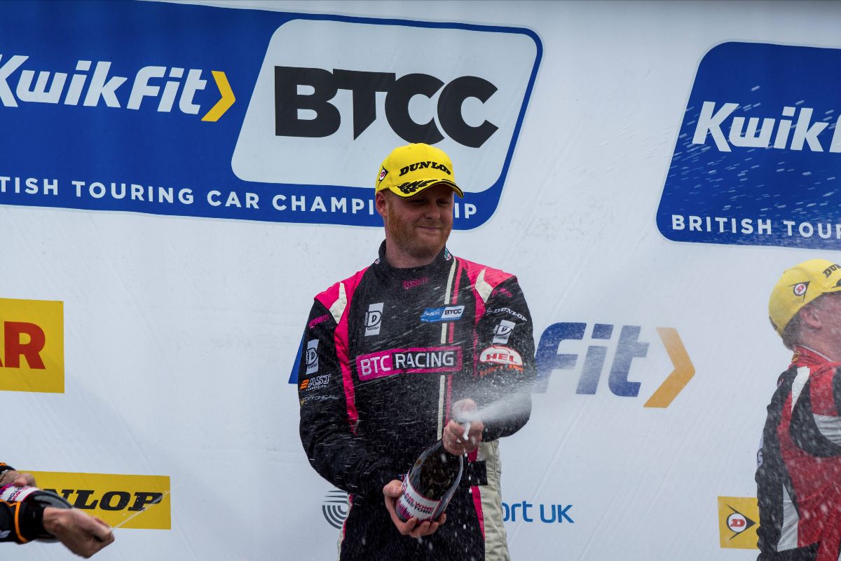 Third win of the year for BTC Racing at Thruxton