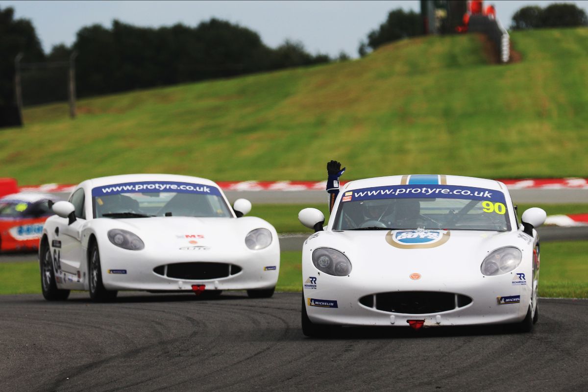 Oulton Park victory for Richardson Racing in Ginetta GT5 opener