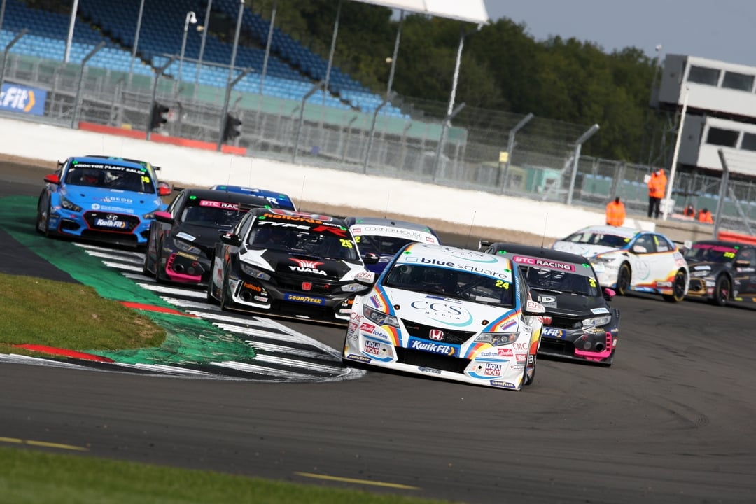 MB Motorsport accelerated by Blue Square battles hard at Silverstone